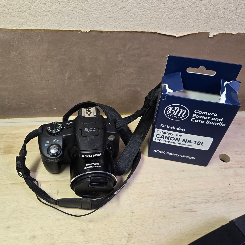 Canon PowerShot SX50 HS 12.1MP 50X Zoom Digital Camera bundle w/ 32 gb sd card